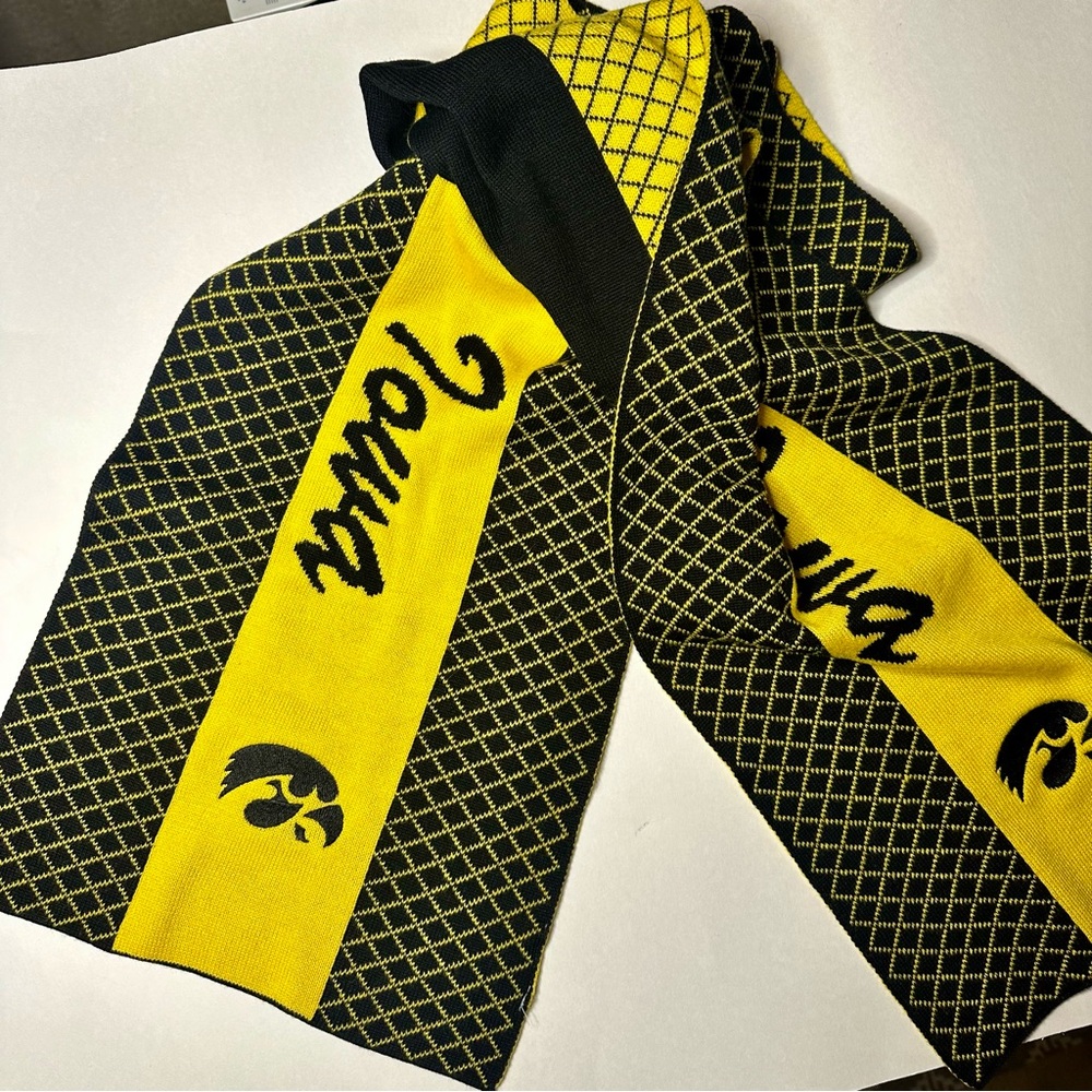 NWOT Iowa Hawkeye Knit School Scarf by Emerson Street Unisex